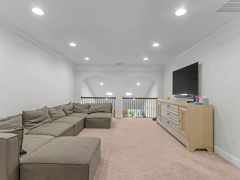 433 Fairmont Dr — Photo 24