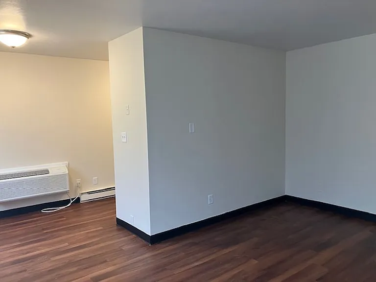 1445 E Market St — Photo 11