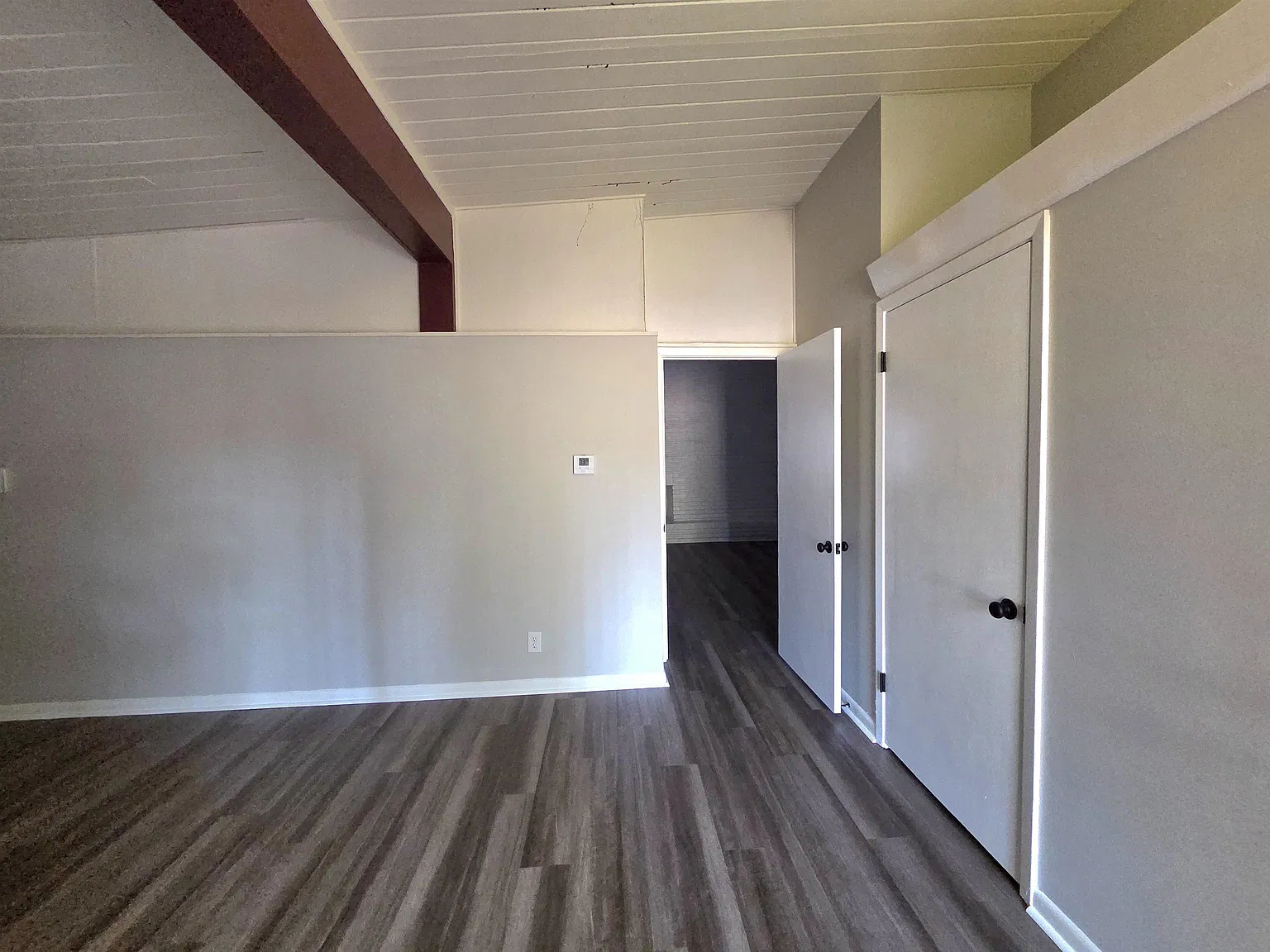 4 bed, 2.0 bath, 2342 sqft, $1,985 — Photo 4