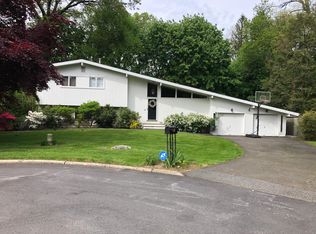 21 Country Club Dr, White Plains, NY 10607