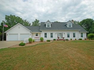 2724 Lakeview Dr, Suamico, WI 54173