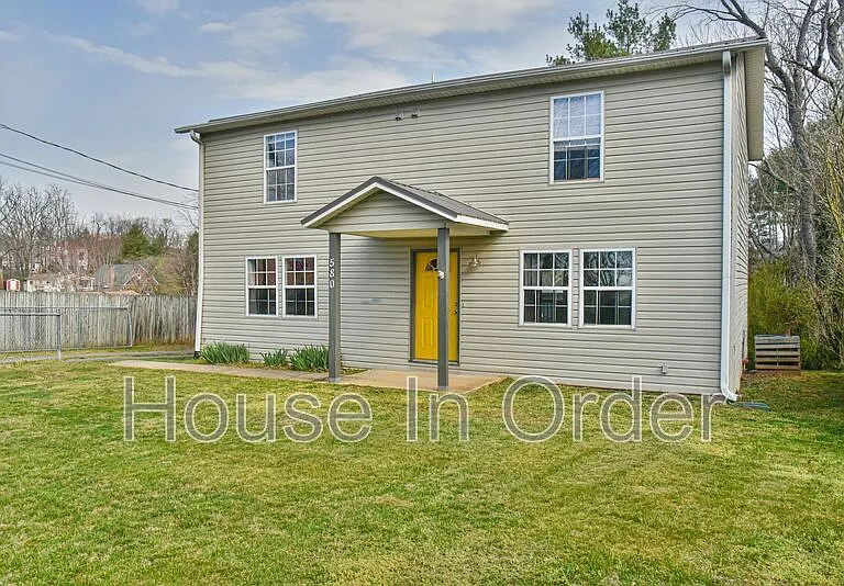 580 Fairview Rd #B — Photo 2