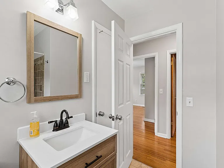 900 Velma Ln — Photo 18