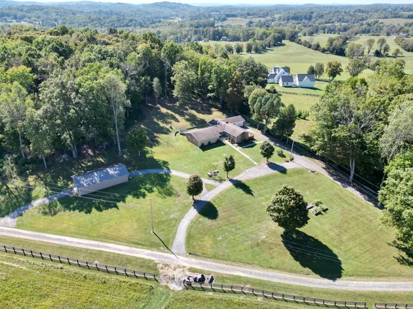 95 Harmony Ln, Science Hill, KY 42553