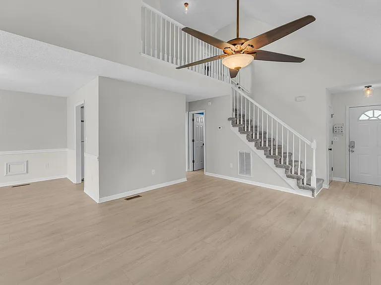 479 Cessna Ave — Photo 9