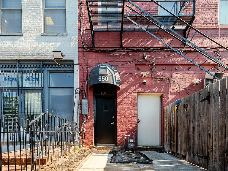 650 D St SE #2 — Photo 23