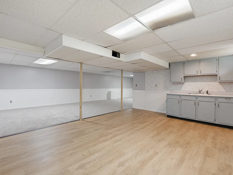 102 Oakridge Dr