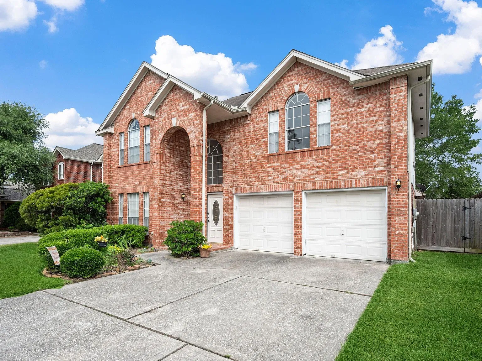 3 bed, 2.5 bath, 2494 sqft, $2,100 — Photo 2