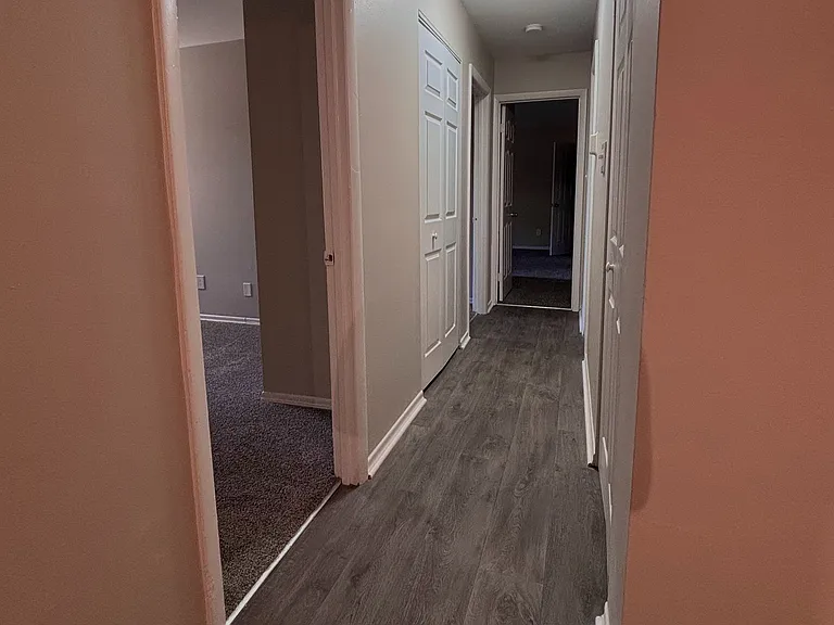 3 Bd Hallway