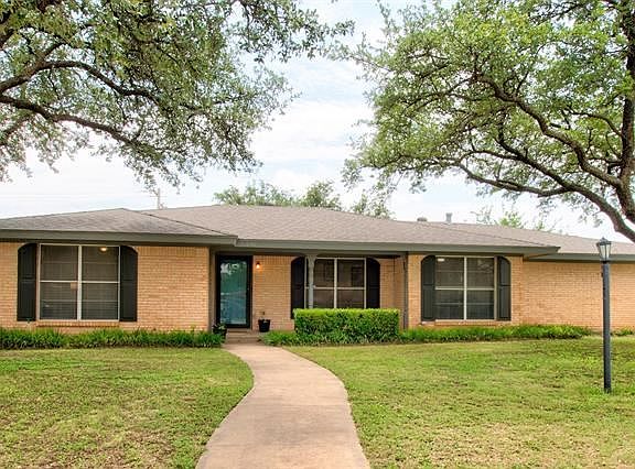 3rd image of 1301 Ruswood Dr