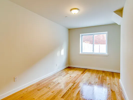 Rented by Bouklis Group | media 2