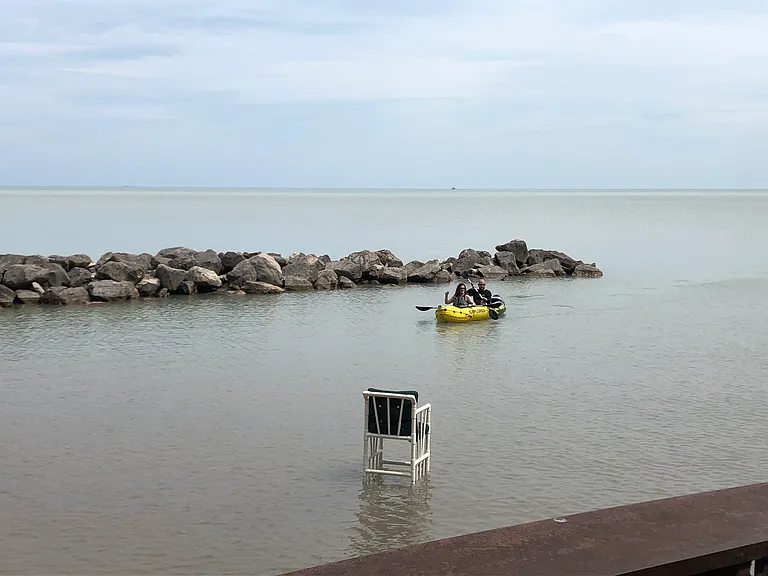 the building has kayak/small boat storage