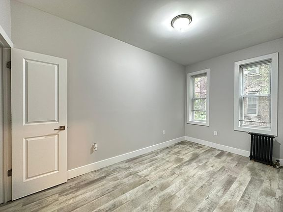 5th image of 121 Roosevelt Ave #4B