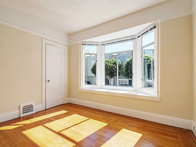 1586 Chestnut St — Photo 13