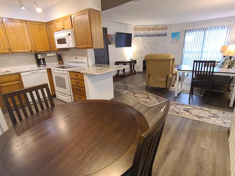 331 Wright St #201 — Photo 13