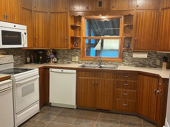 4th image of 820 Morton St