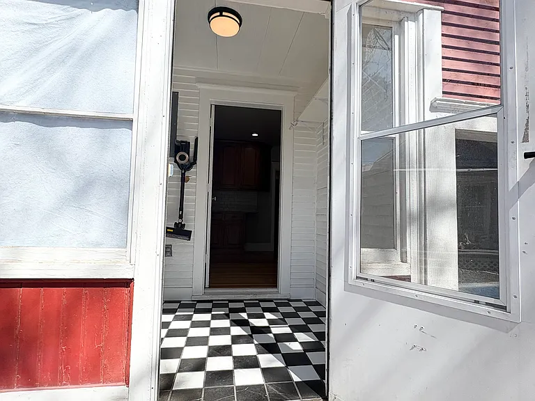 928 N Corona St — Photo 35