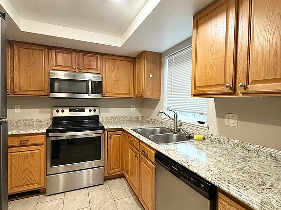 4th image of 2512 S Worchester Ct Unit A