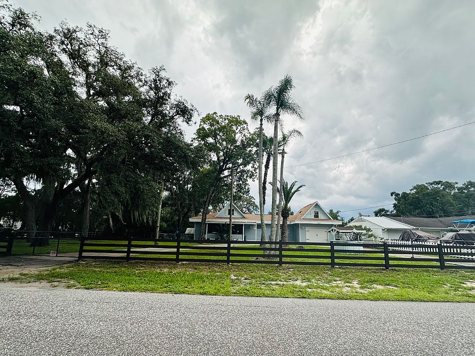 1st image of 11818 Lakewood Dr