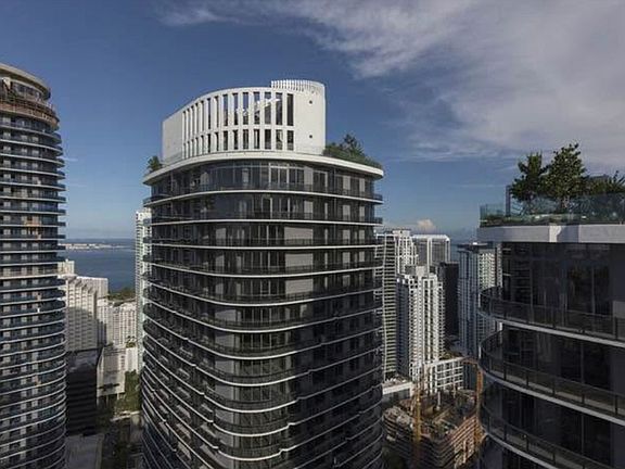 4th image of 85 SW 8th St #3702