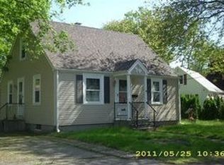 40 Lottie Dr, Riverside, RI 02915