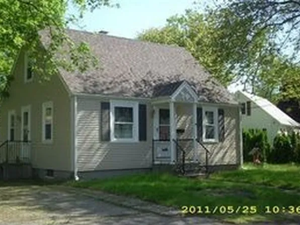 40 Lottie Dr, Riverside, RI 02915