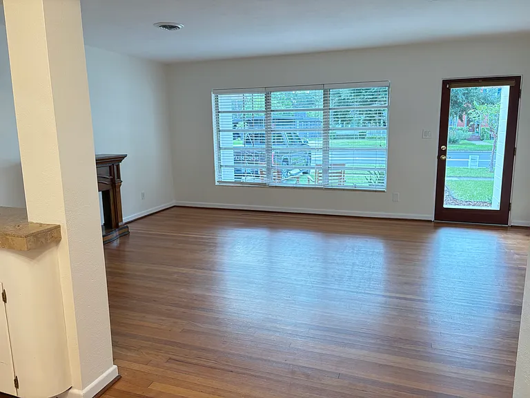3243 N Orange Ave — Photo 8