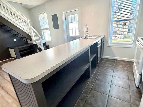 4th image of 38 N Charlotte St #3