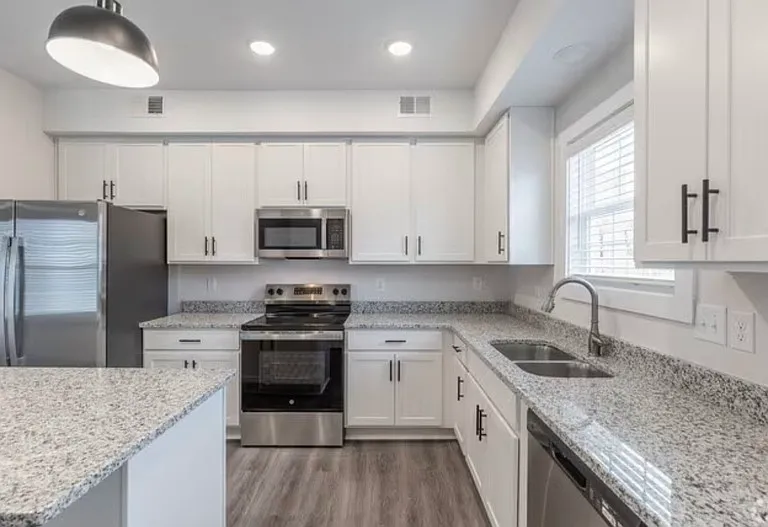 107 Aviator Cir #B — Photo 10