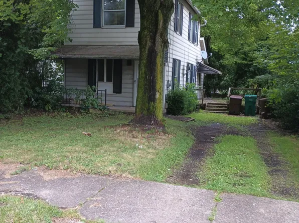 733 S State Line Rd, Sharon, PA 16146