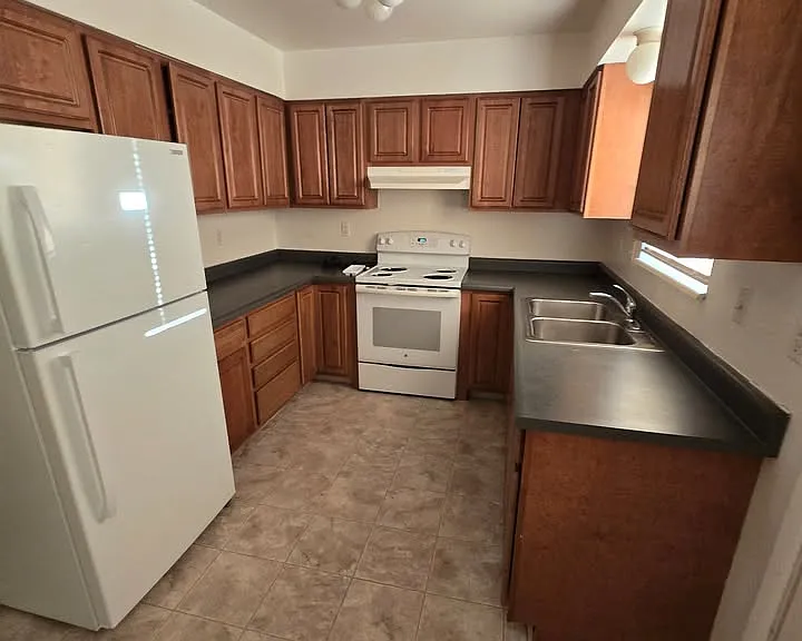 599 S Eaton St — Photo 3