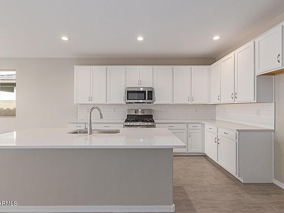 3rd image of 18570 W HONEYSUCKLE Drive