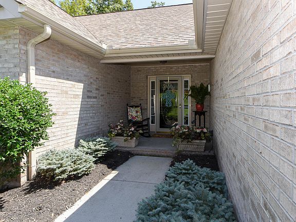 3rd image of 4402 Mockingbird Ln