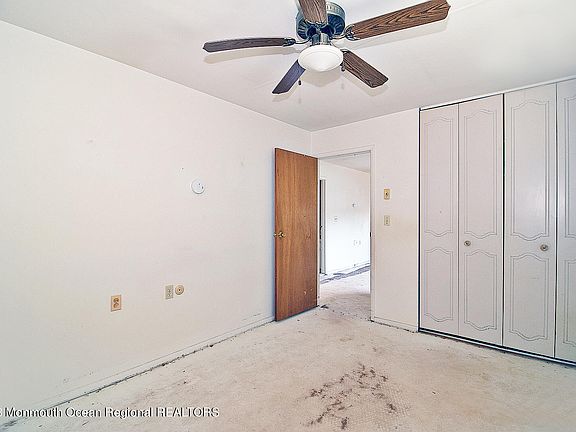 3rd image of 547 Sheffield Court #A