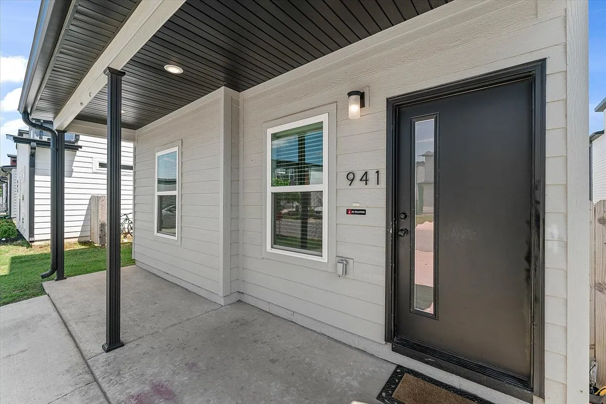 2 bed, 1250 sqft, $1,395 — Photo 4