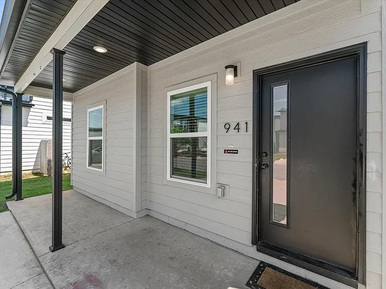 941 Ventnor Ave — Photo 4