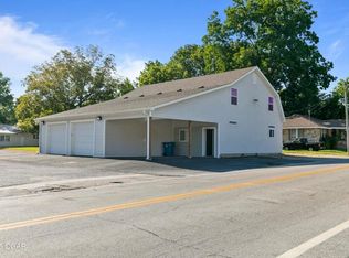 6496 Racine St, Seneca, MO 64865