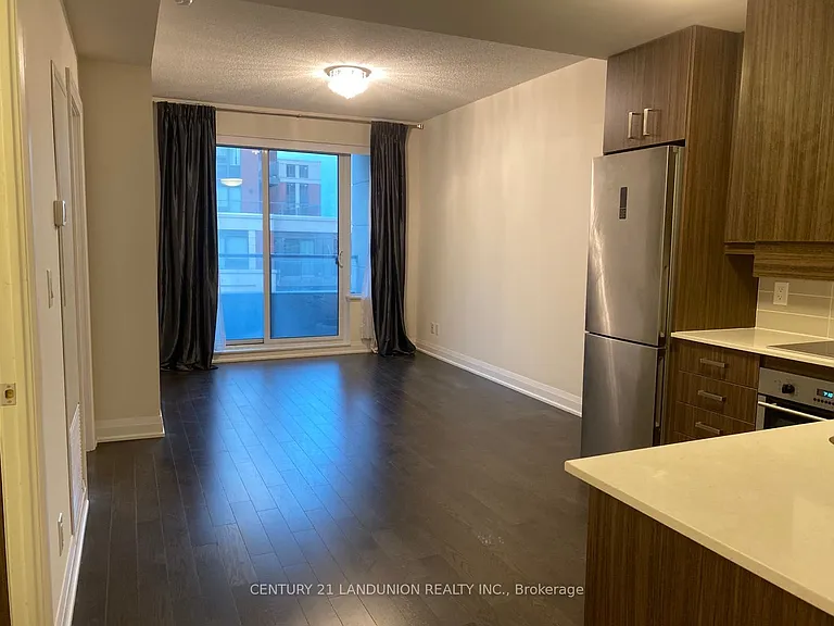 28 Uptown Dr #323 — Photo 7