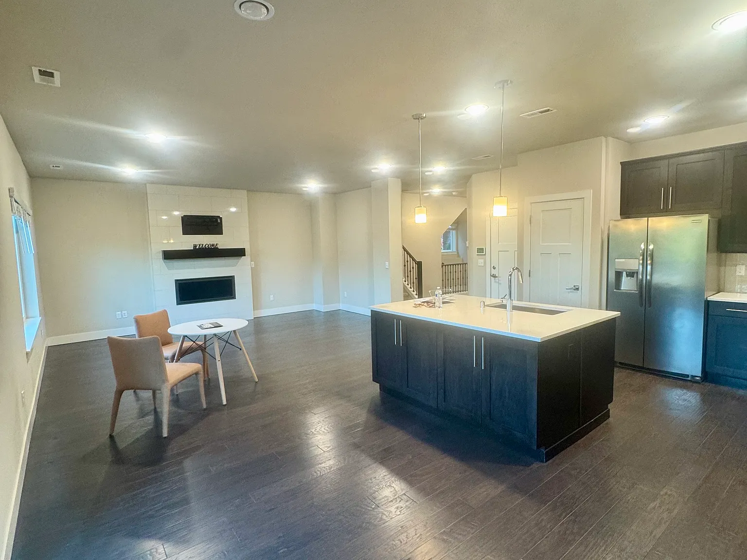 4 bed, 3.5 bath, 2900 sqft, $3,950 — Photo 2