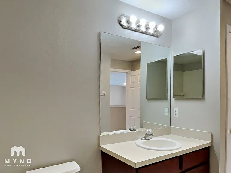1460 Travertine Ter — Photo 14
