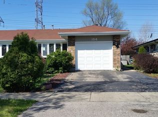 154 Paramount Dr, Wood Dale, IL 60191