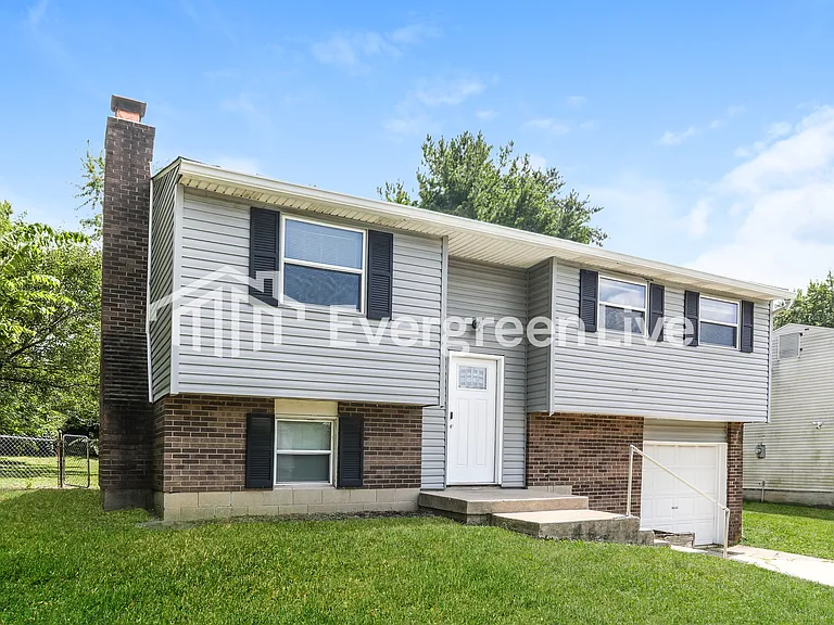 10298 Menominee Dr — Photo 2