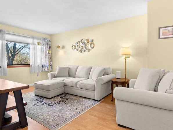 130 Farrwood Dr Unit 130, Haverhill, MA 01835