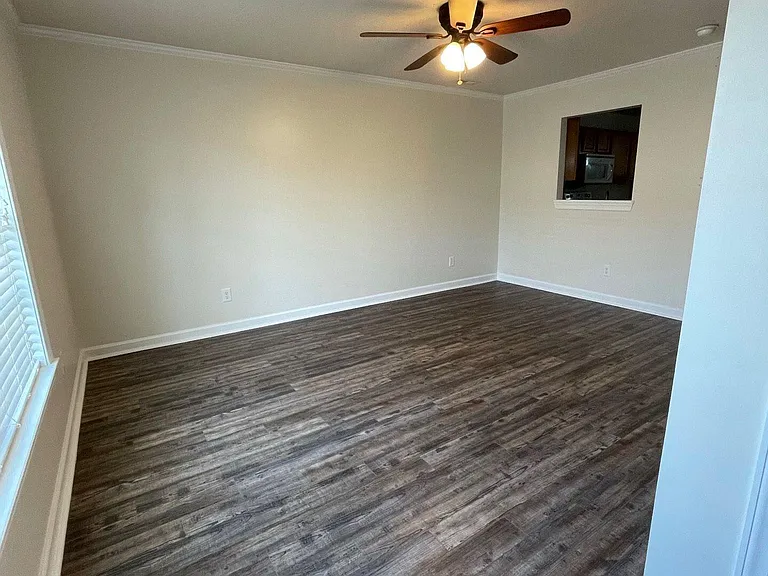 206 Bridgewood Dr — Photo 2