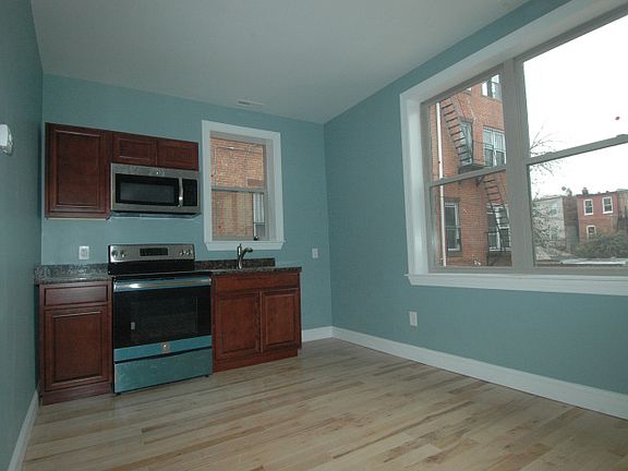 5th image of 2938 Saint Paul St #8