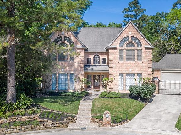 Beautiful curb appeal!