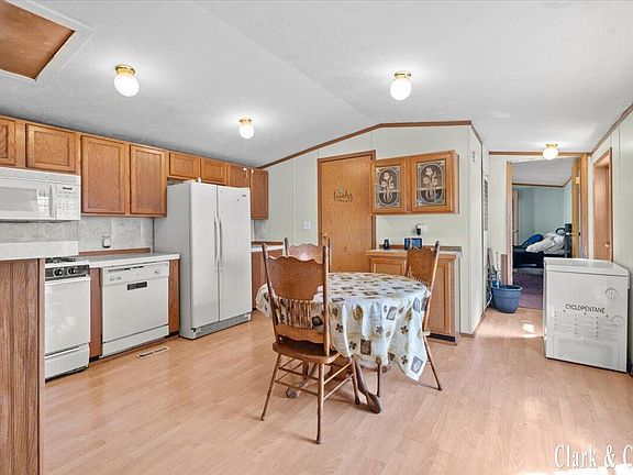 5th image of 634 S Bluegill Ln