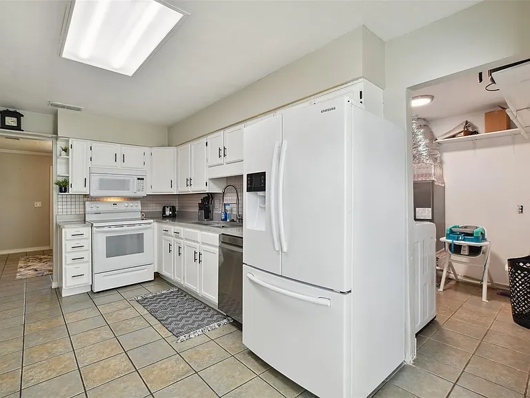4818 Holiday Dr — Photo 8
