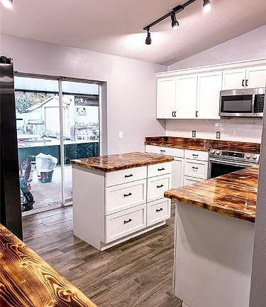 3rd image of 4774 Oakwood Dr