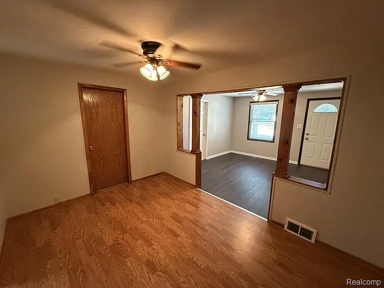 3086 Margaret St — Photo 8